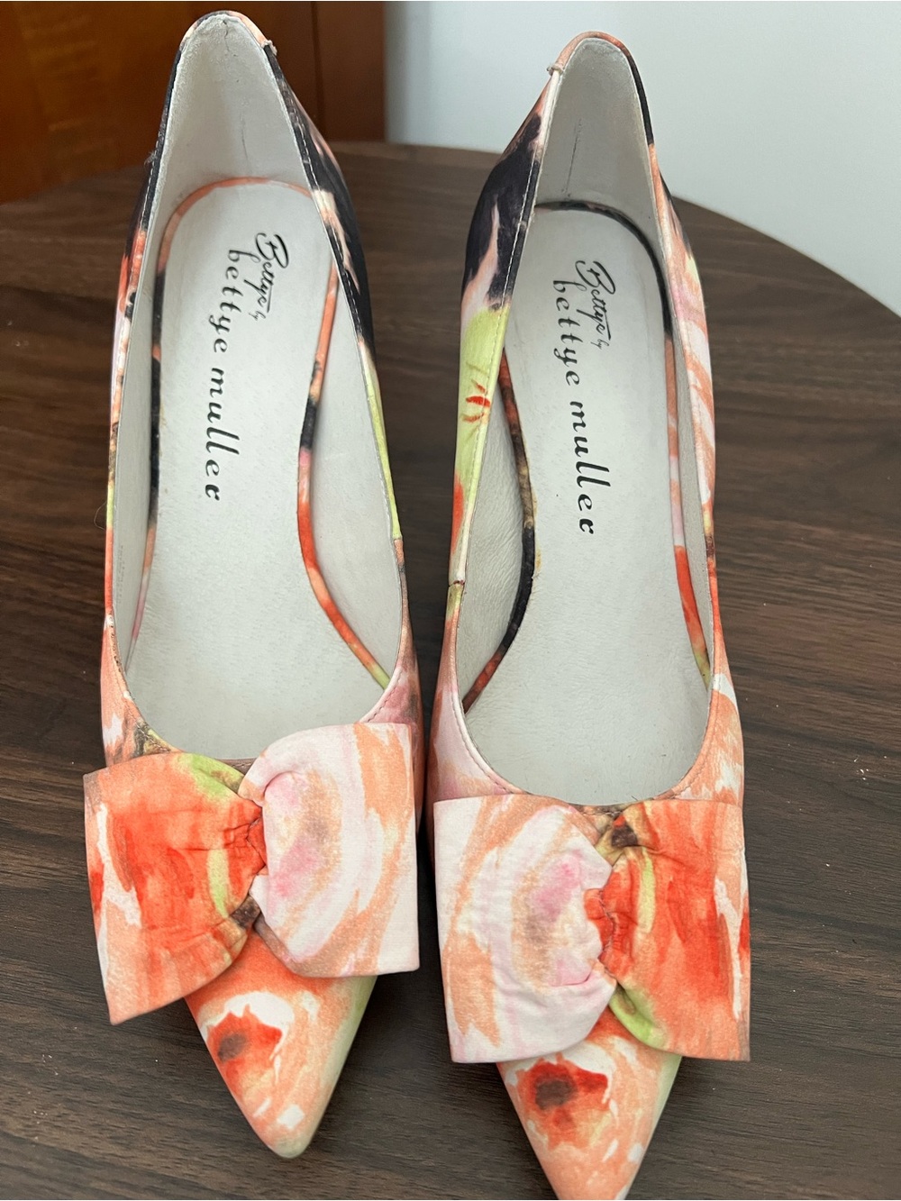 Bettye Muller Women's Coral Floral Pointed Toe Bow Heels